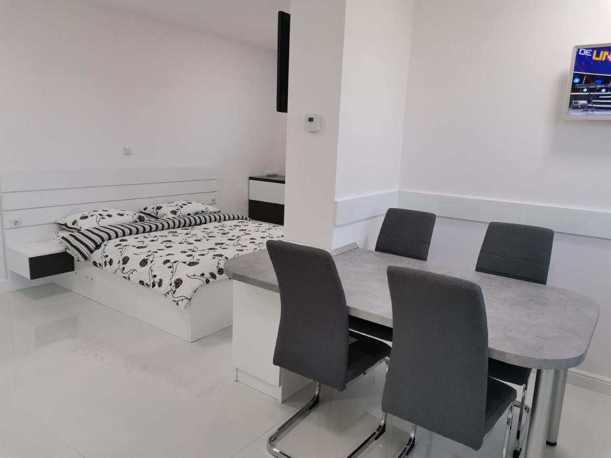Casuta Cu Tei Villa Oradea Eksteriør bilde